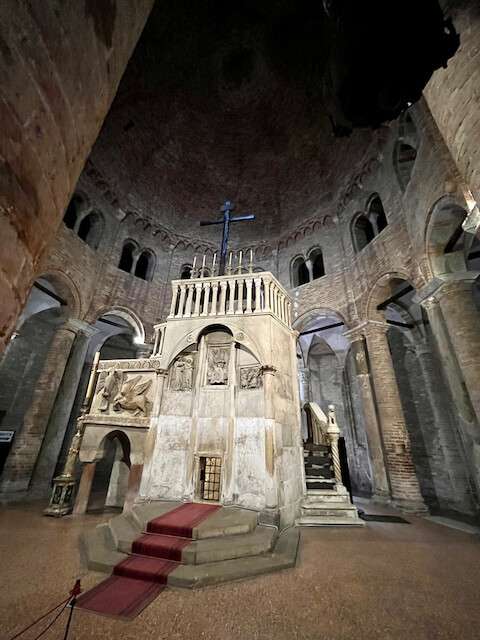 Bolonia-Iglesia-Santo-Stefano