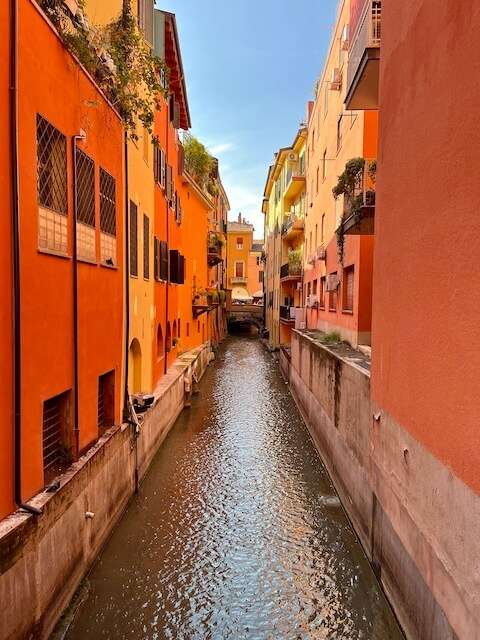 Viajar-a-Bolonia-la-finestrella