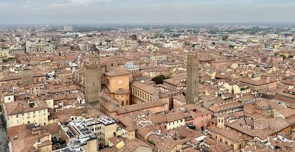 Viajar-a-Bolonia-Torres-Asinelli-Garisenda