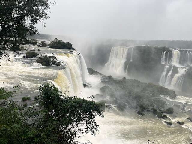 Guía-de-viaje-por-Argentina-catarazas-Iguazú